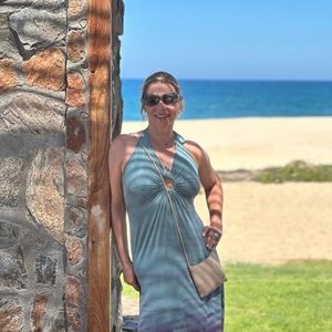 Meet your Posher, Debbie